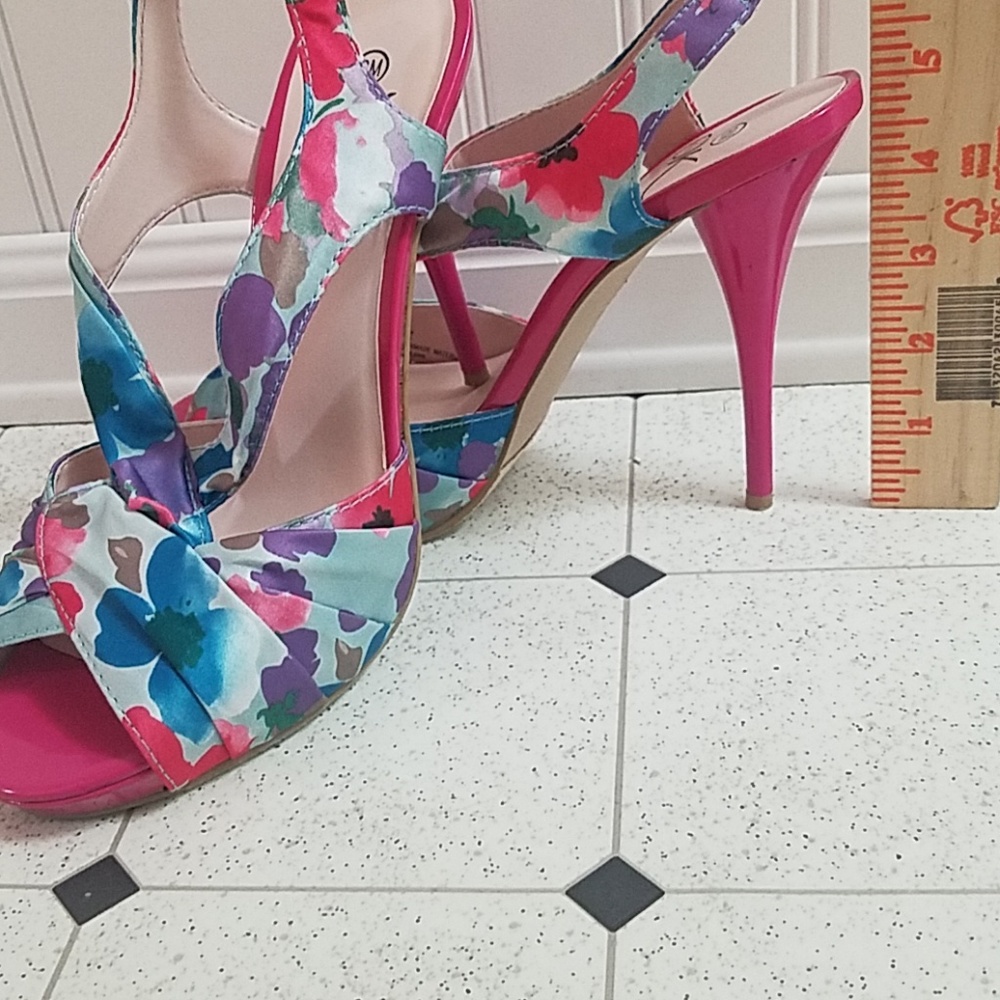 Heels - Picture 3 of 7